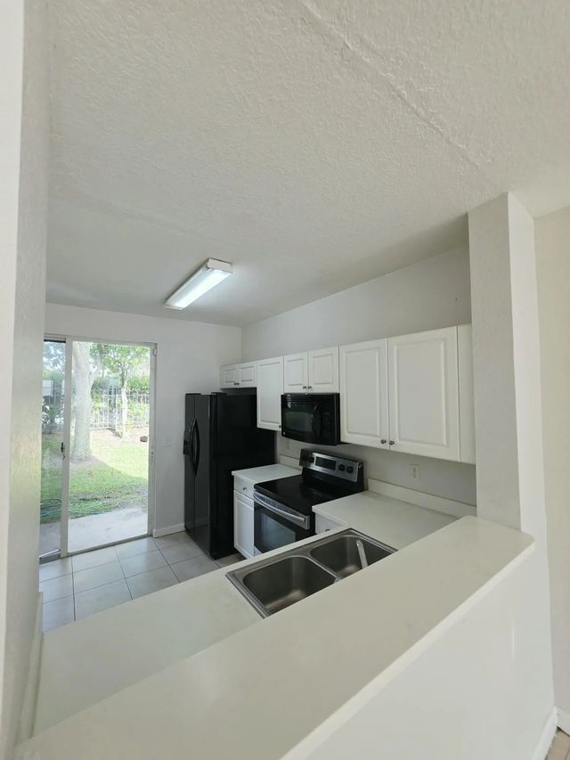 5 of 18 - 4154 Napoli Lake Drive, Riviera Beach, FL