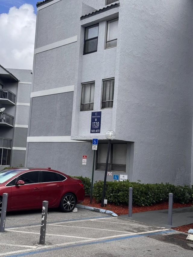 2 of 16 - 1720 N Congress Avenue #201, West Palm Beach, FL