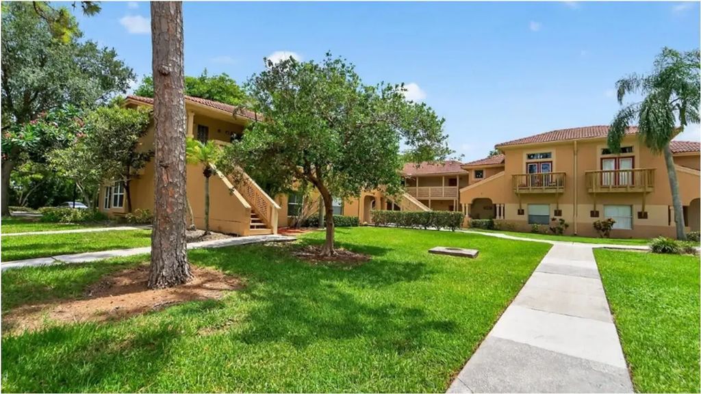 4751 Via Palm Lakes #409, West Palm Beach
