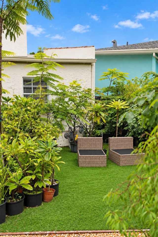 5 of 44 - 234 E Greenwood Drive, West Palm Beach, FL