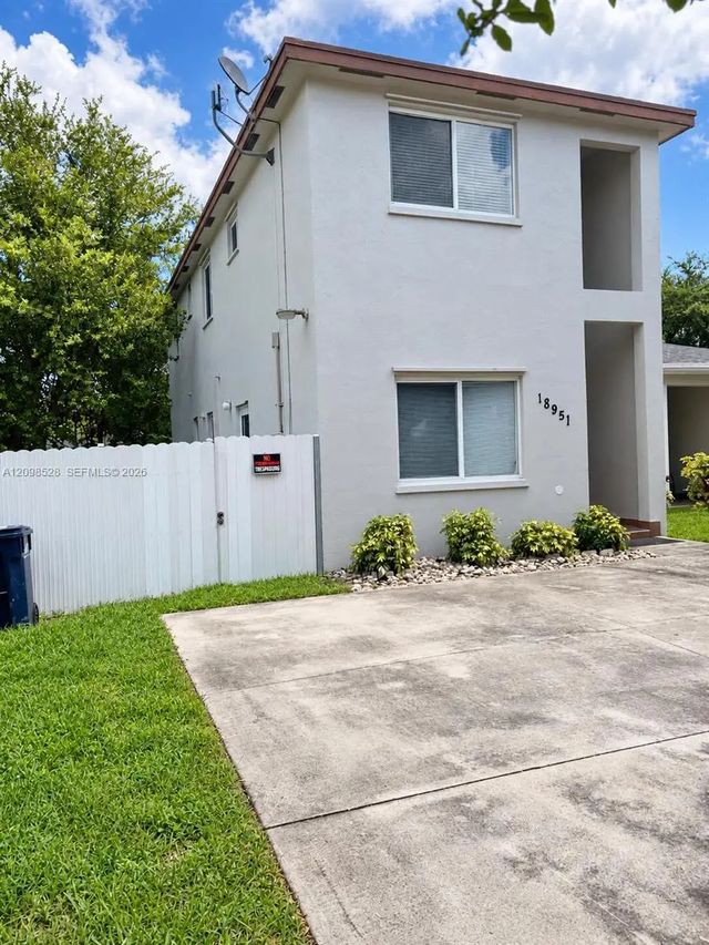18951 Sw 113th Place, Miami