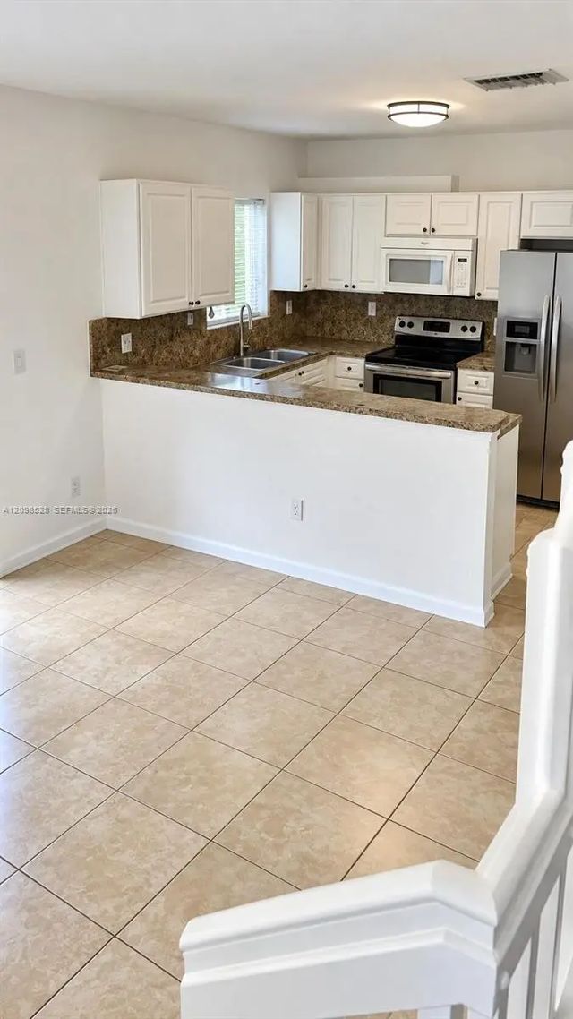3 of 19 - 18951 Sw 113th Place, Miami, FL