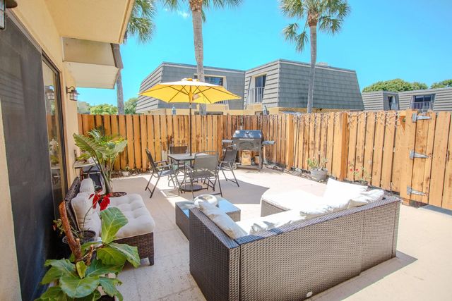 2 of 34 - 606 6th Way, West Palm Beach, FL