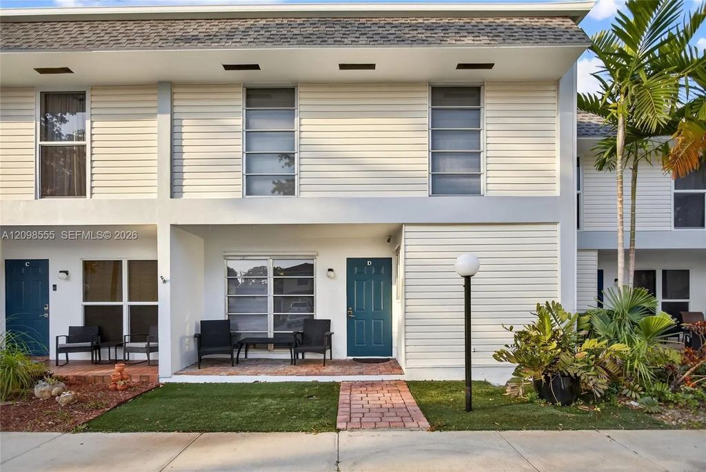3331 Farragut Street #8d, Hollywood