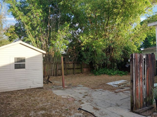 3 of 9 - 11909 Cove Place, Watergate, FL
