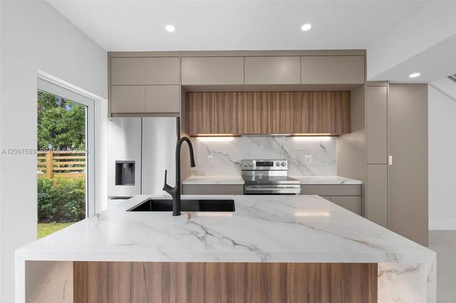 3 of 30 - 6167 Sw 64th Street, South Miami, FL