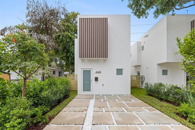 3 of 31 - 6165 Sw 64th Street, South Miami, FL