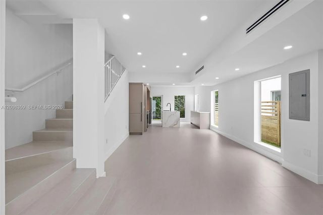 4 of 31 - 6165 Sw 64th Street, South Miami, FL
