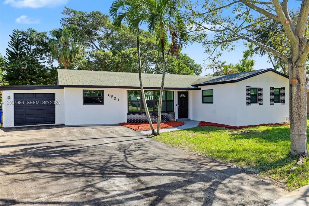 6551 Nw 8th Court, Margate