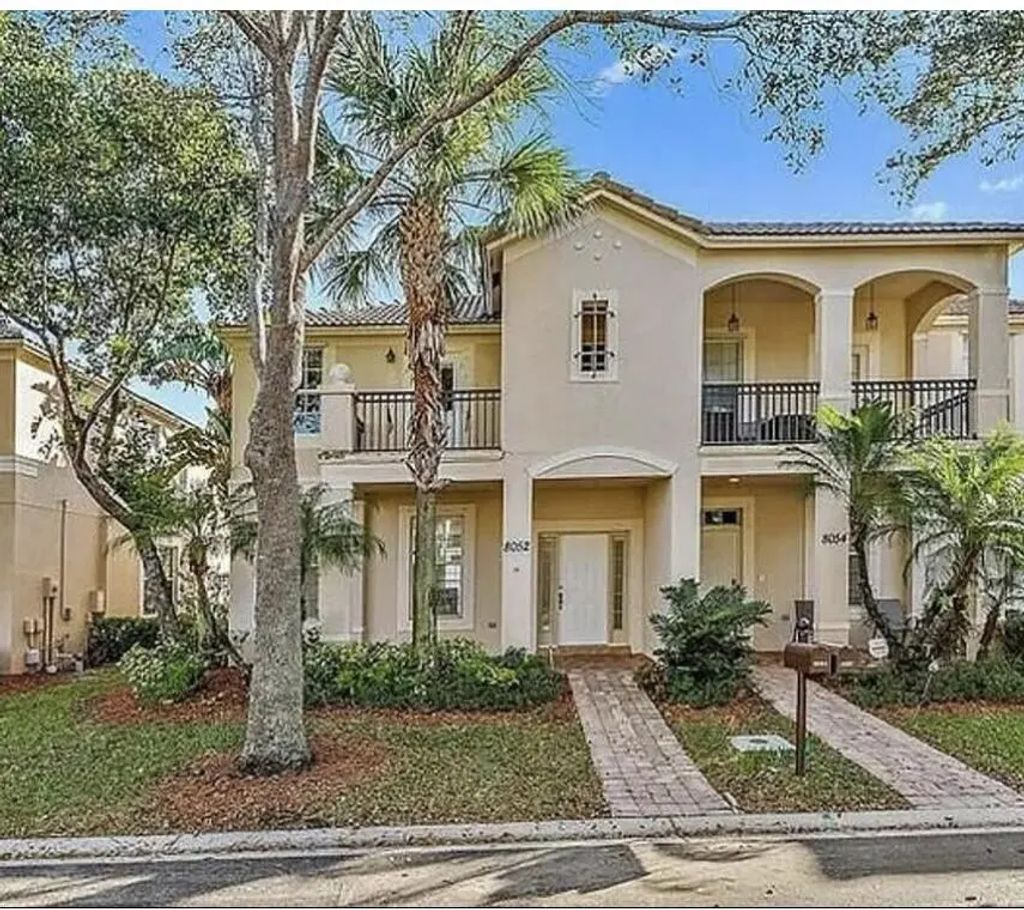 8052 Murano Circle, Palm Beach Gardens
