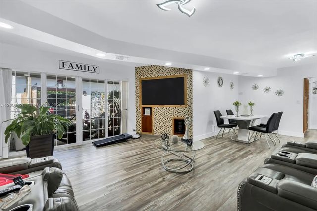 3 of 40 - 17731 Sw 112th Avenue, Miami, FL