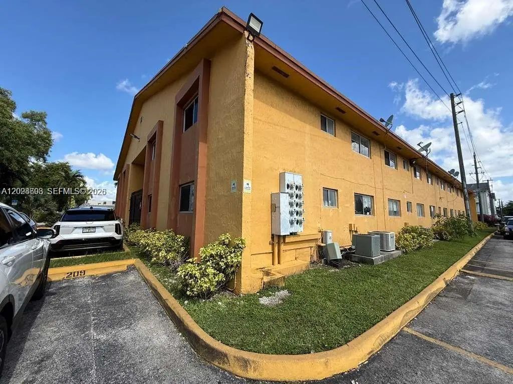 1501 W 42nd Street #201, Hialeah