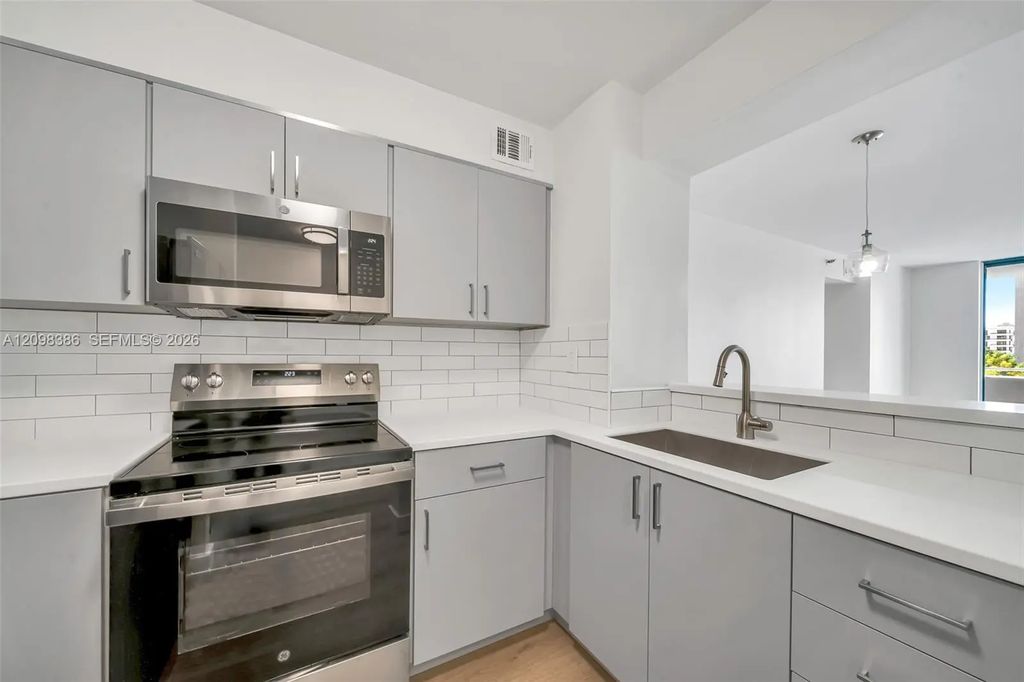 501 Sw 1st Street #502, Miami
