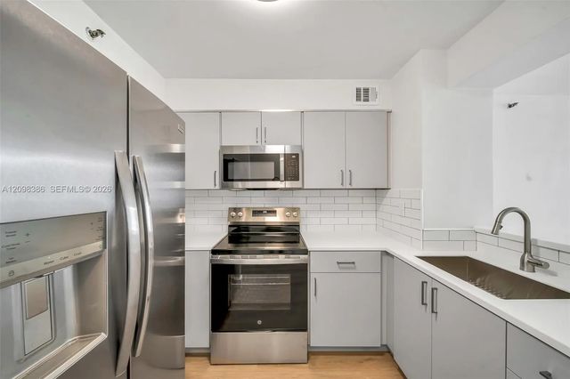 3 of 26 - 501 Sw 1st Street #502, Miami, FL