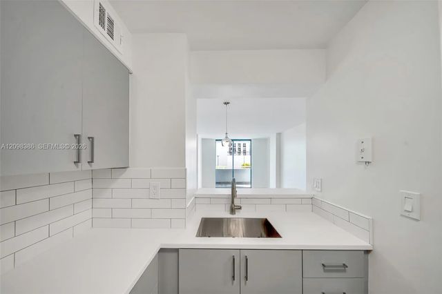 4 of 26 - 501 Sw 1st Street #502, Miami, FL