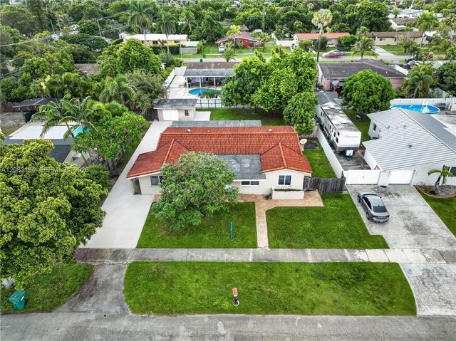 4 of 8 - 9745 Sw 165th Terrace, Miami, FL