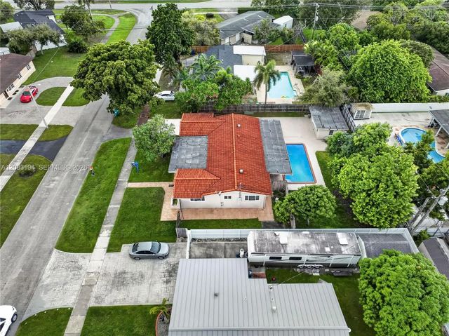 5 of 8 - 9745 Sw 165th Terrace, Miami, FL