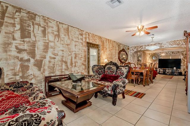 5 of 30 - 3530 Oak Avenue, Miami, FL