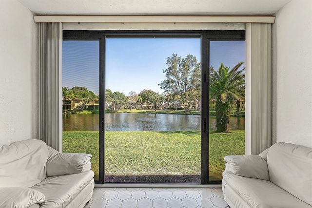 2 of 31 - 9283 Vista Del Lago #g, Boca Raton, FL