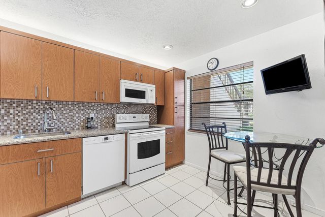 4 of 31 - 9283 Vista Del Lago #g, Boca Raton, FL