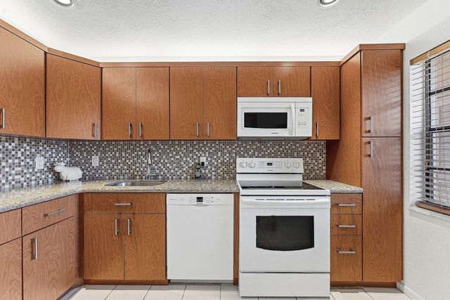 5 of 31 - 9283 Vista Del Lago #g, Boca Raton, FL