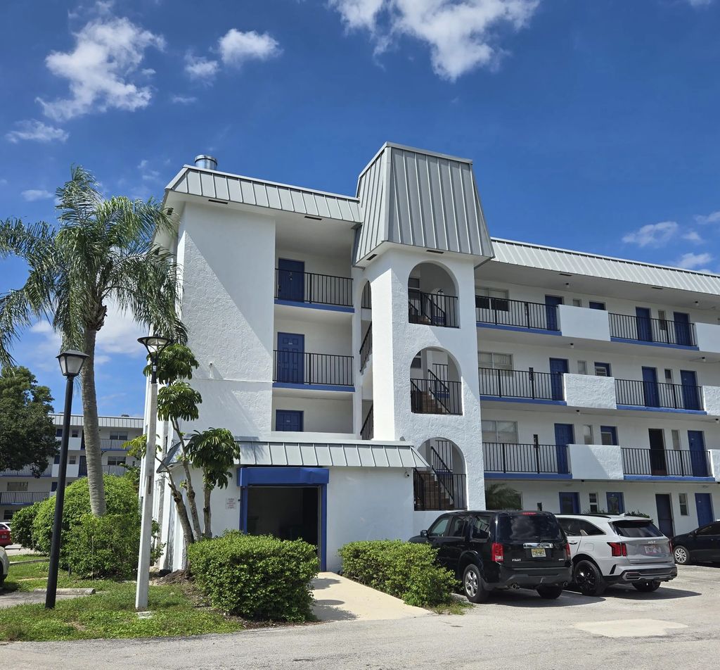 6061 N Falls Cir Drive #214, Lauderhill