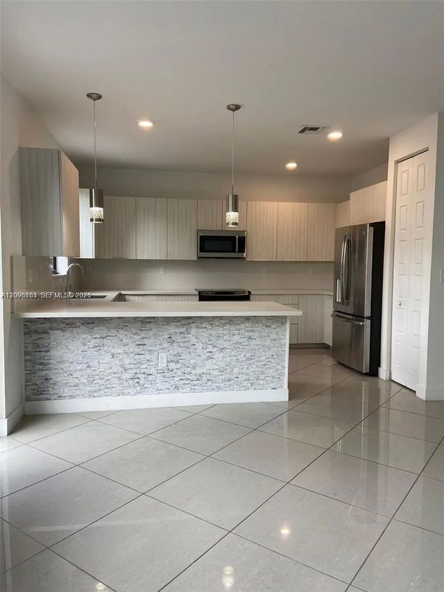5 of 33 - 10434 Nw 78, Doral, FL
