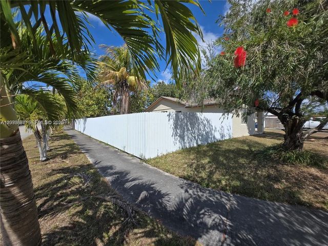 4 of 9 - 13377 Sw 46th Lane, Miami, FL