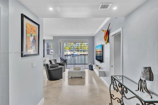 3125 Ne 184th Street #1102, Aventura