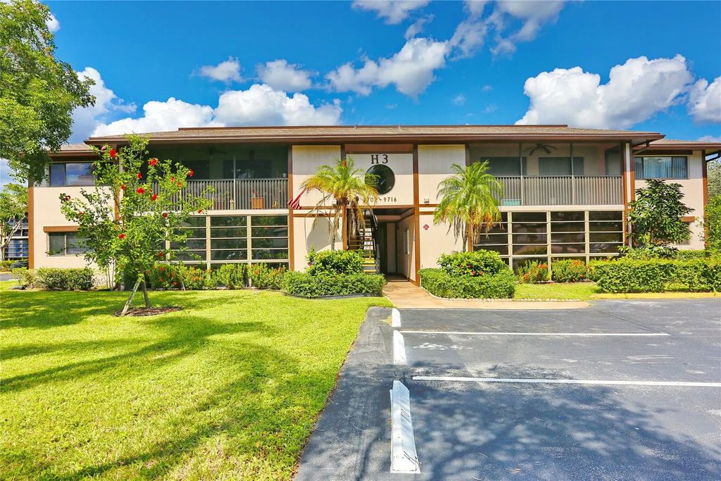 9712 S Belfort Circle, Tamarac