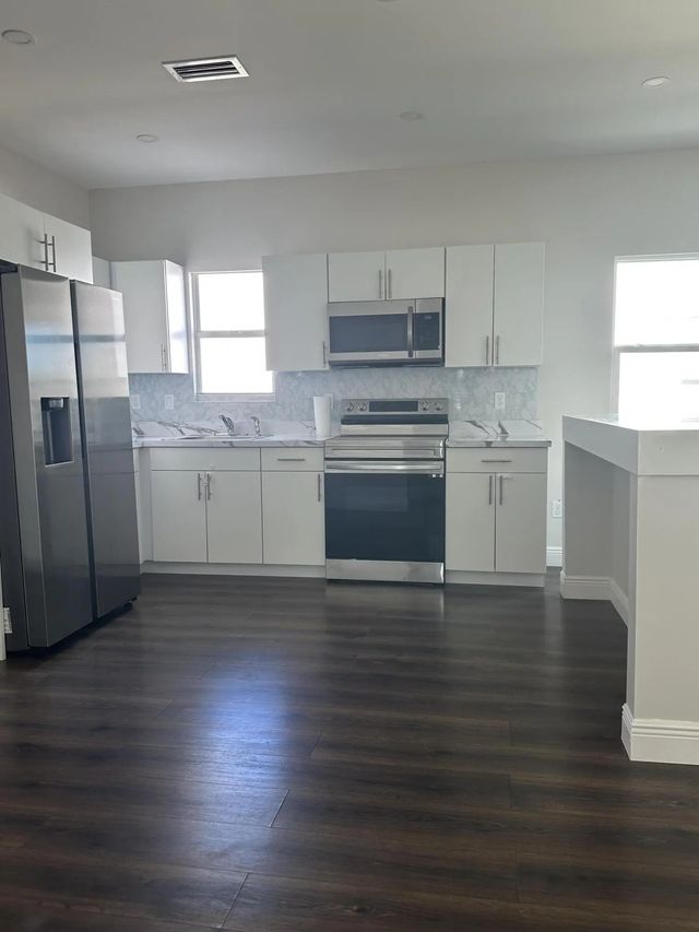 5 of 25 - 4107 Virginia Terrace, West Palm Beach, FL