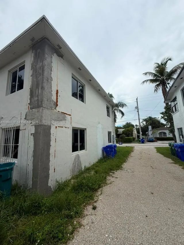 2 of 4 - 524 Ne 71st Street, Miami, FL