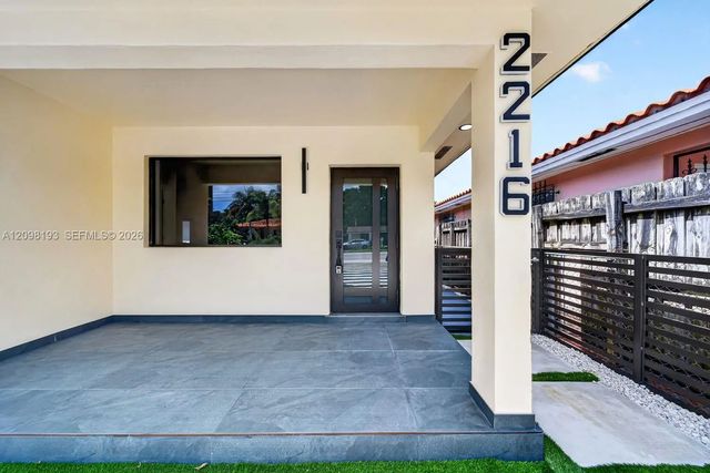4 of 29 - 2216 Sw 62nd Avenue, Miami, FL