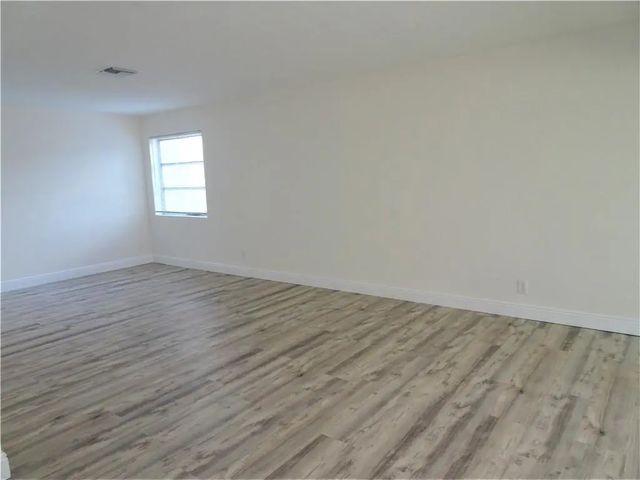 3 of 27 - 2230 Avenue H W, Riviera Beach, FL