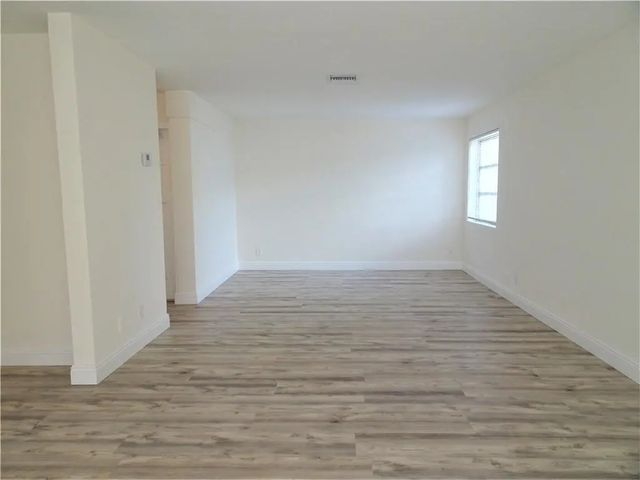 4 of 27 - 2230 Avenue H W, Riviera Beach, FL