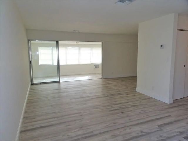 5 of 27 - 2230 Avenue H W, Riviera Beach, FL
