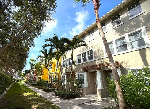 2 of 38 - 960 Millbrae Court #4, West Palm Beach, FL