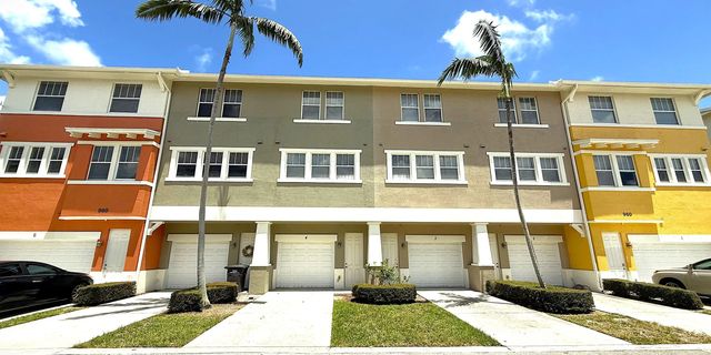 3 of 38 - 960 Millbrae Court #4, West Palm Beach, FL
