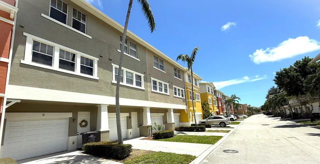 4 of 38 - 960 Millbrae Court #4, West Palm Beach, FL