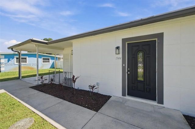4 of 35 - 1944 Baythorne Road, West Palm Beach, FL