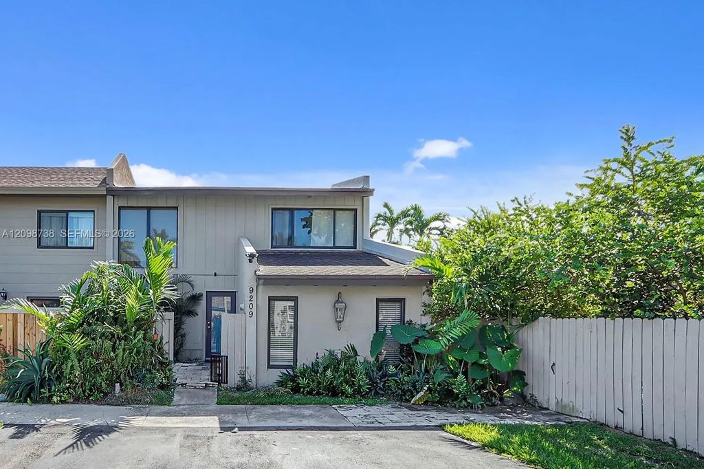 9209 Sw 136th St Circle #--, Miami