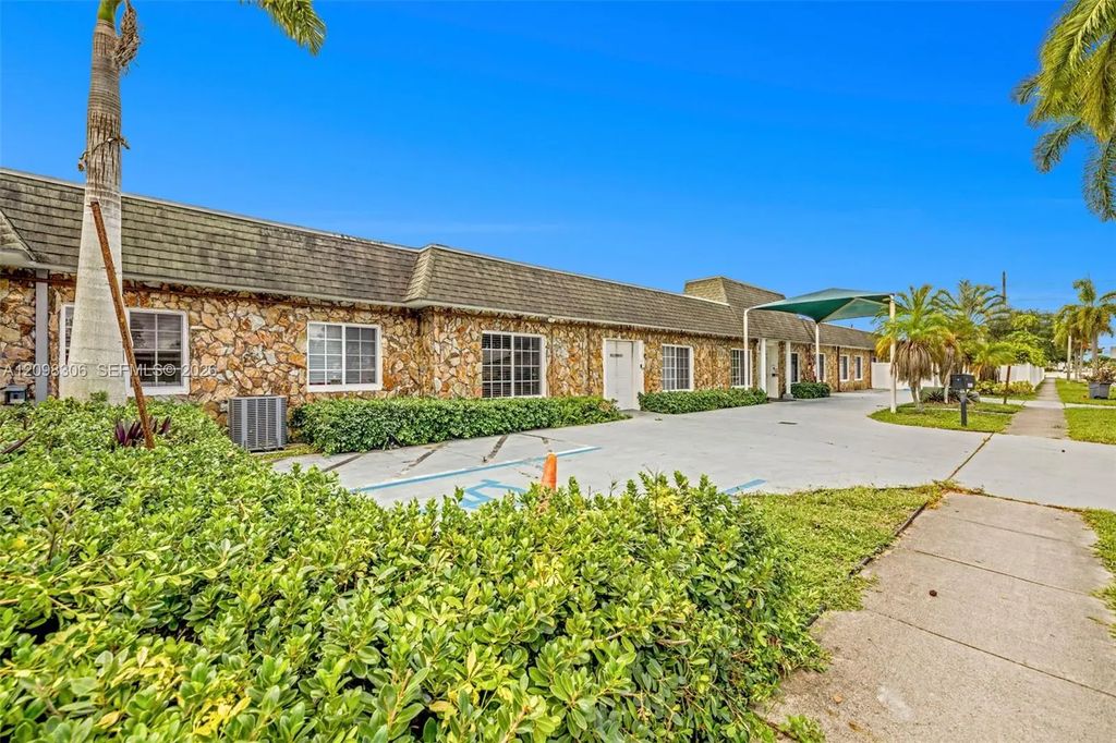 6810 Sw 7th Street, Margate