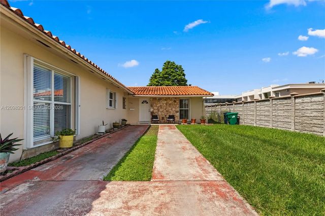 2 of 52 - 2450 Sw 90th Avenue, Miami, FL