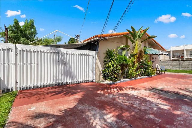 4 of 52 - 2450 Sw 90th Avenue, Miami, FL