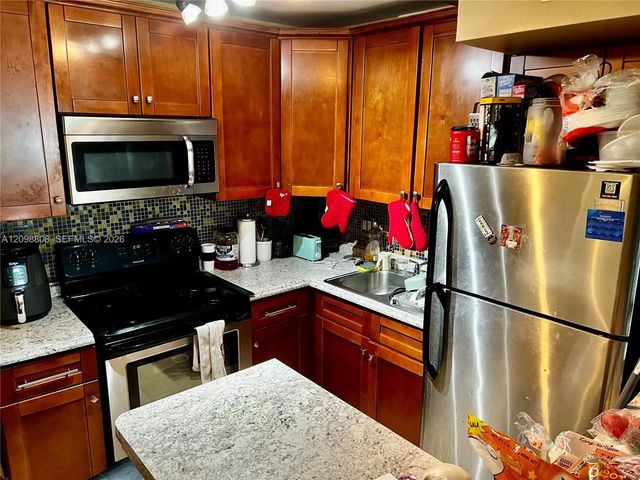 4 of 16 - 425 Nw 210th Street #102, Miami Gardens, FL