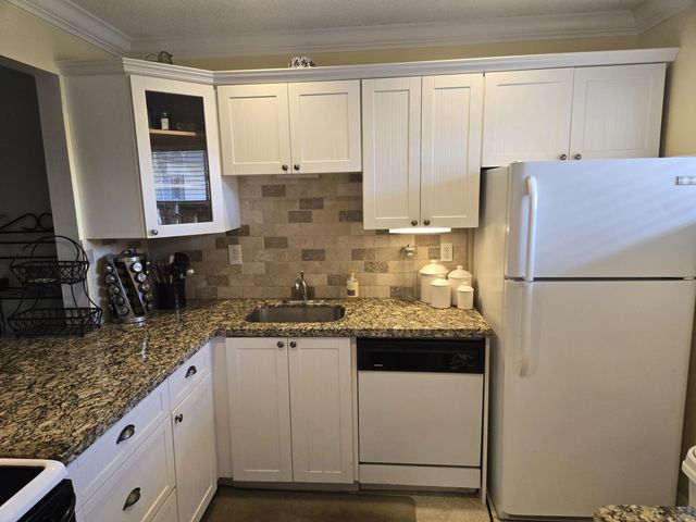3 of 23 - 2682 Garden Drive S #304, Lake Worth, FL