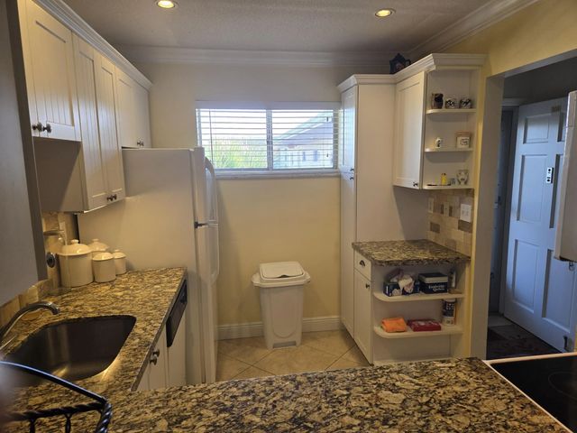 4 of 23 - 2682 Garden Drive S #304, Lake Worth, FL