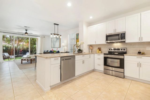5 of 35 - 9086 Tremezzo Lane, Boynton Beach, FL