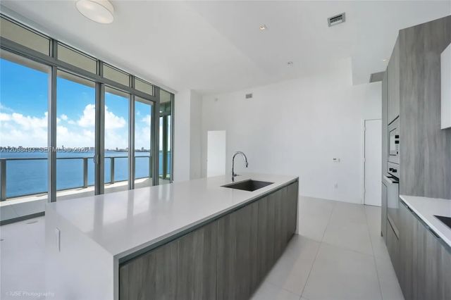 2900 Ne 7th Avenue #602, Miami
