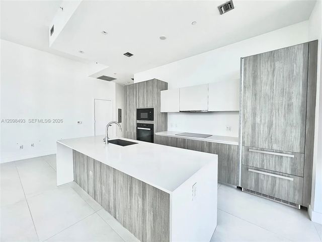 4 of 30 - 2900 Ne 7th Avenue #602, Miami, FL